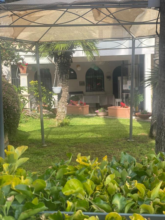 Villino Gregoraci Relais Acomodação com café da manhã Santa Marinella Exterior foto